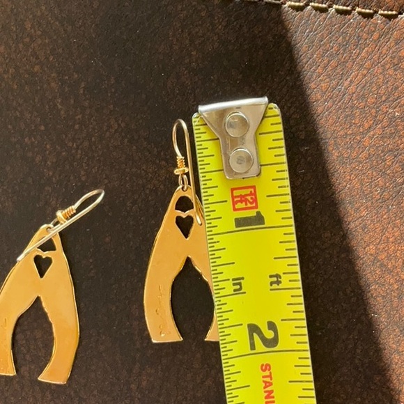 Laurel Burch Pair of Gold-Tone Metal Kissing Birds That Form a Heart - Picture 4 of 8